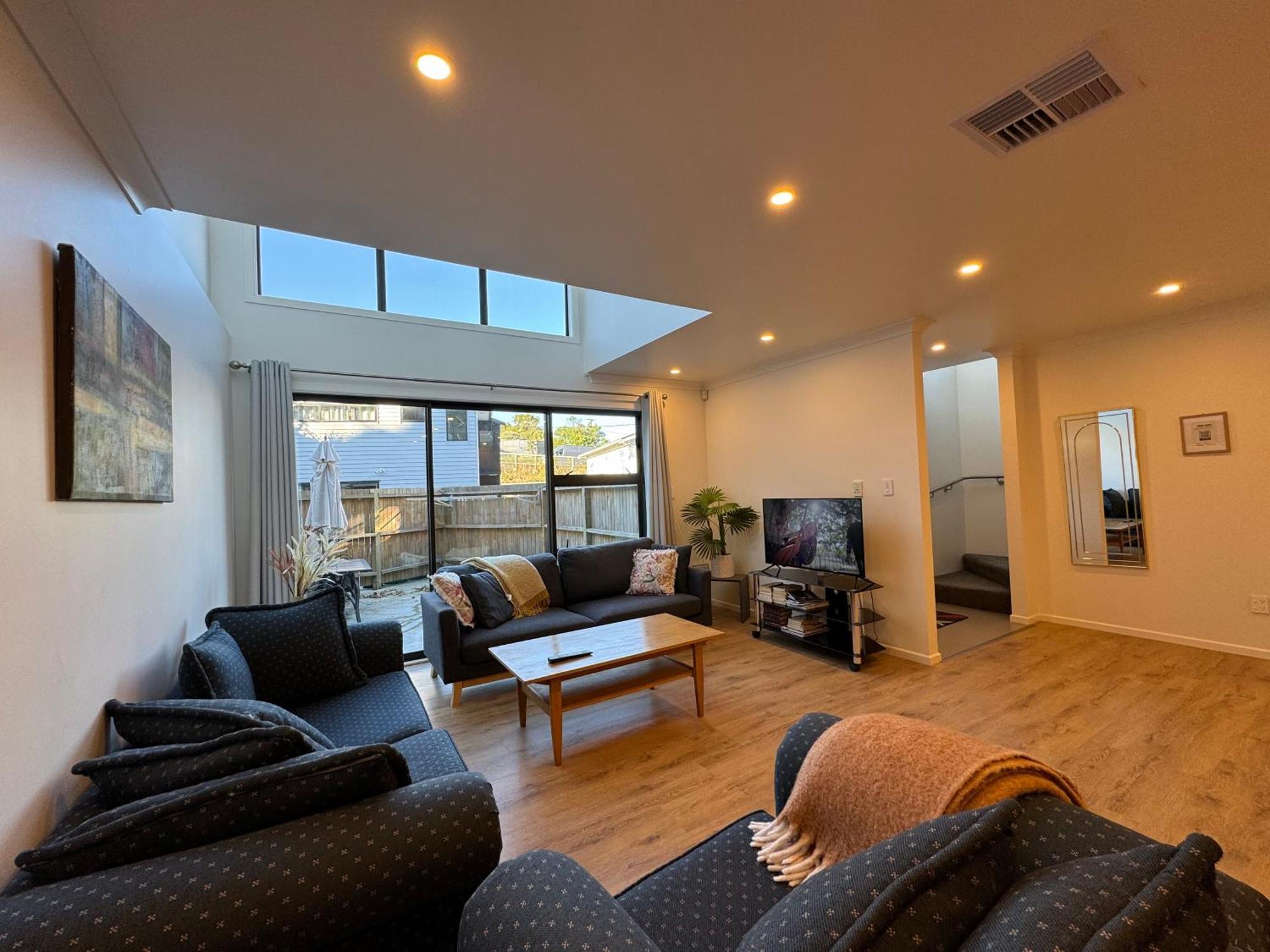 No Party Allowed, Entire Brand New 3 Bedroom Townhouse, Free Unlimited Fibre Wifi And Free Parking Wellington Eksteriør billede