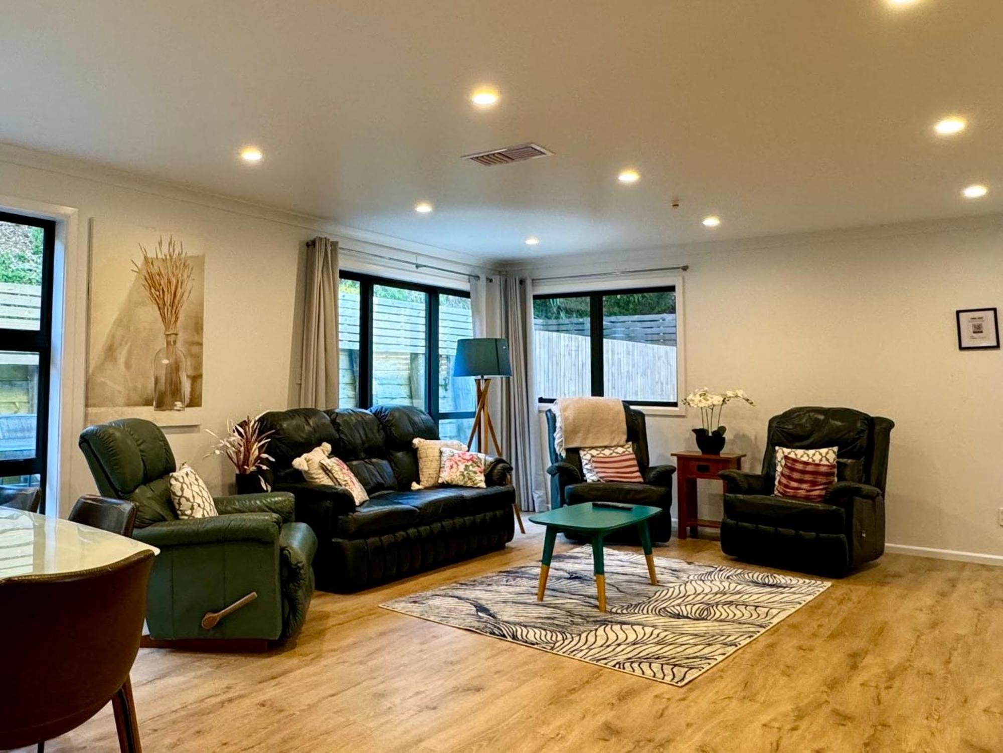 No Party Allowed, Entire Brand New 3 Bedroom Townhouse, Free Unlimited Fibre Wifi And Free Parking Wellington Eksteriør billede