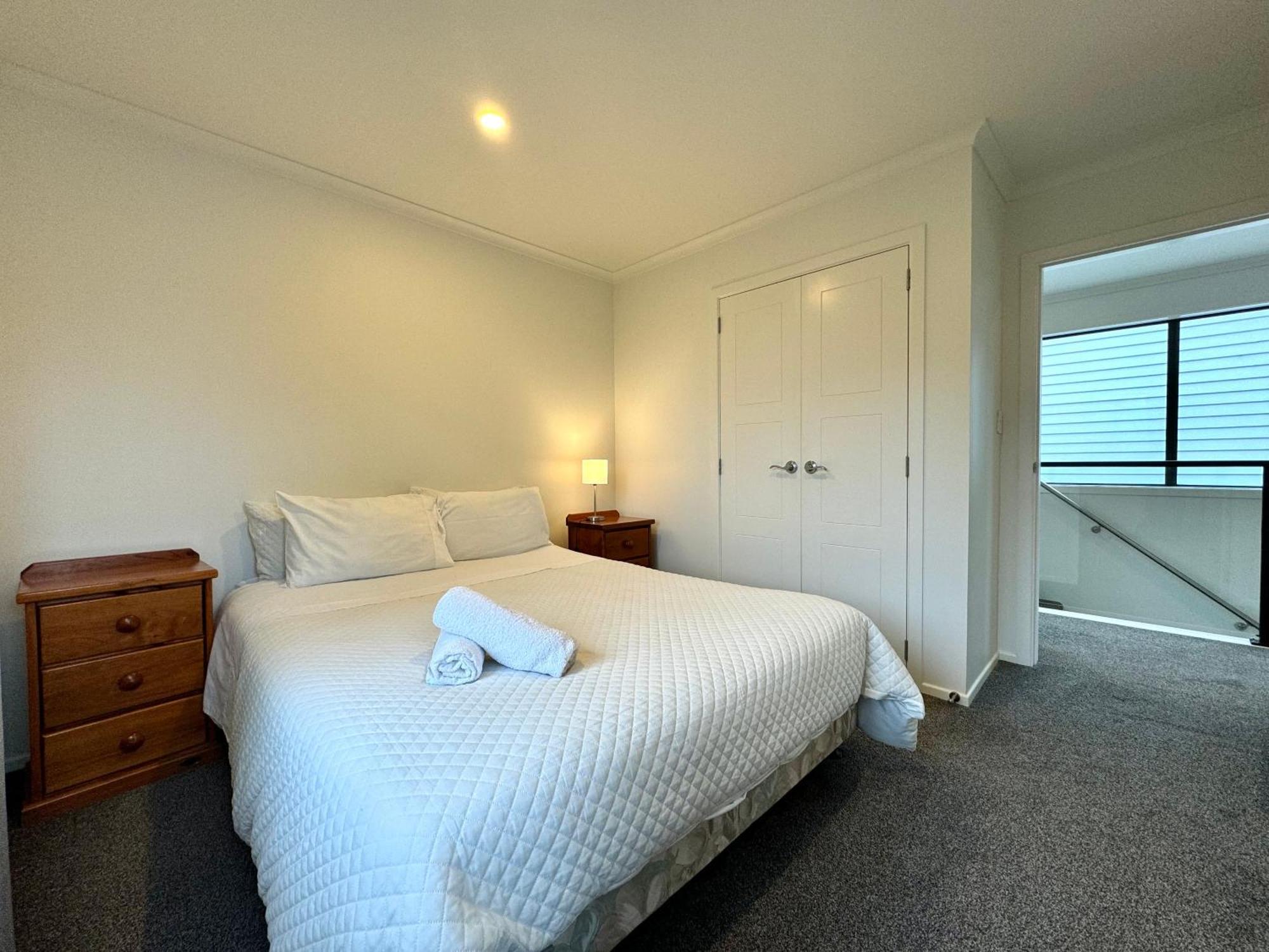 No Party Allowed, Entire Brand New 3 Bedroom Townhouse, Free Unlimited Fibre Wifi And Free Parking Wellington Eksteriør billede