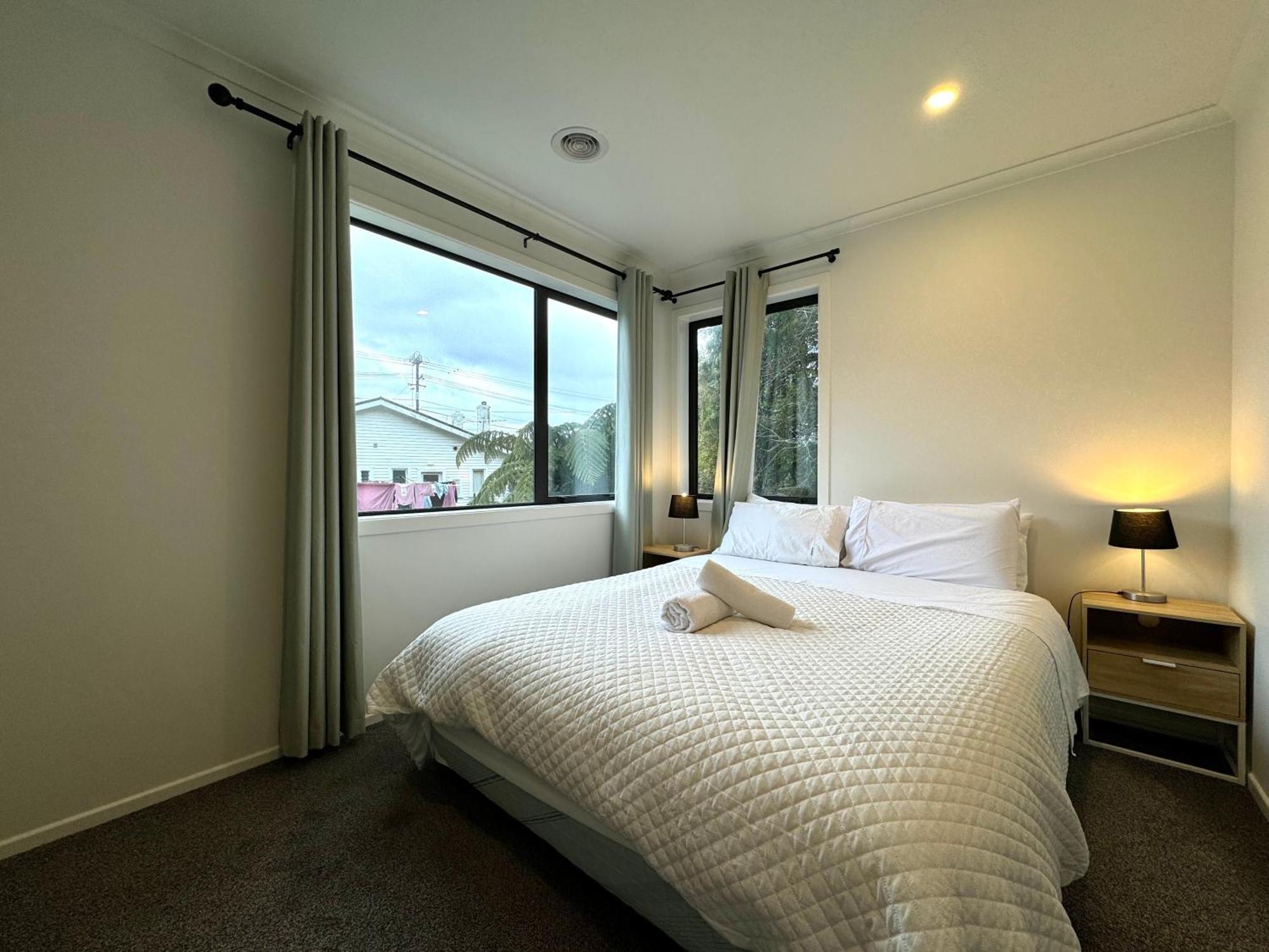 No Party Allowed, Entire Brand New 3 Bedroom Townhouse, Free Unlimited Fibre Wifi And Free Parking Wellington Eksteriør billede