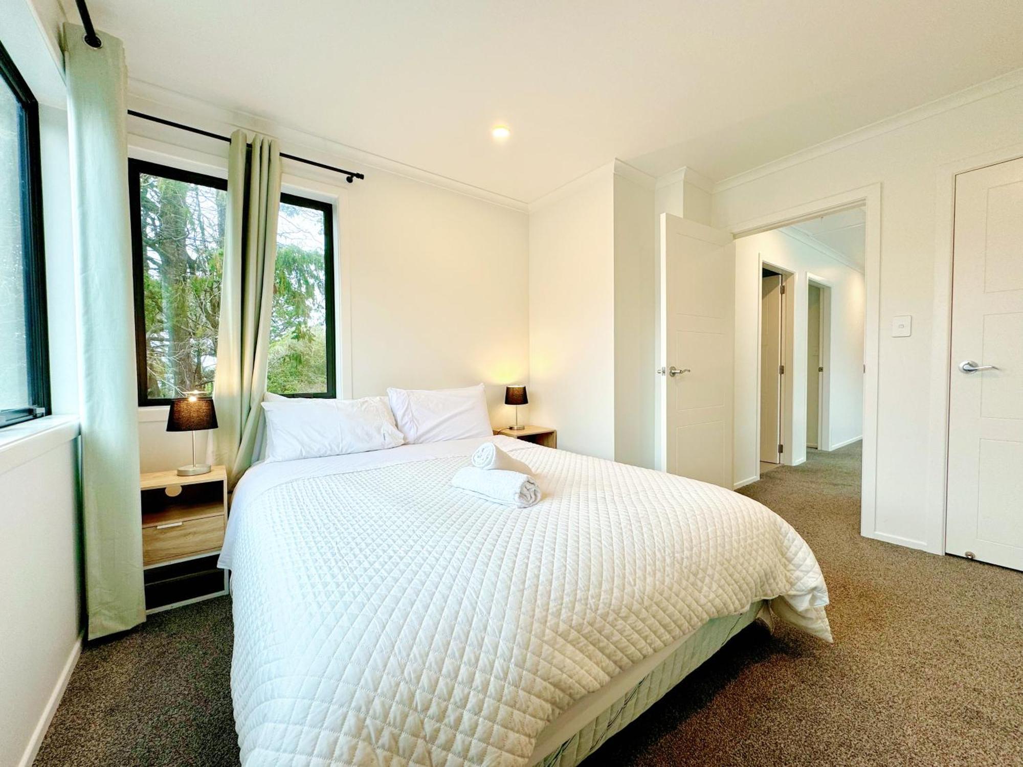 No Party Allowed, Entire Brand New 3 Bedroom Townhouse, Free Unlimited Fibre Wifi And Free Parking Wellington Eksteriør billede