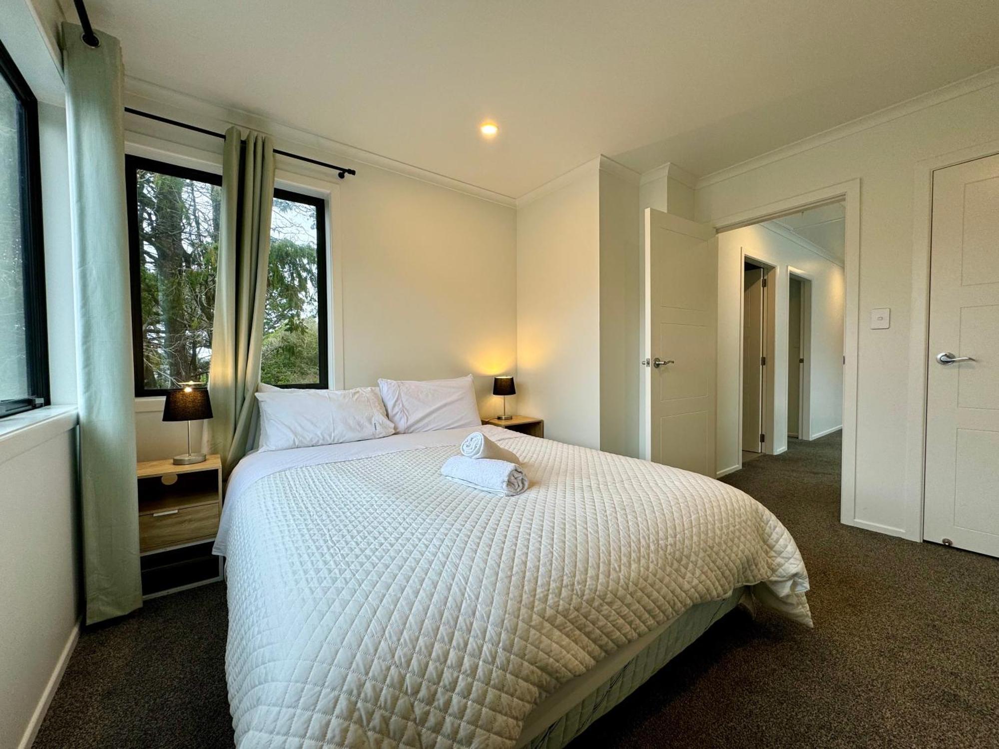 No Party Allowed, Entire Brand New 3 Bedroom Townhouse, Free Unlimited Fibre Wifi And Free Parking Wellington Eksteriør billede