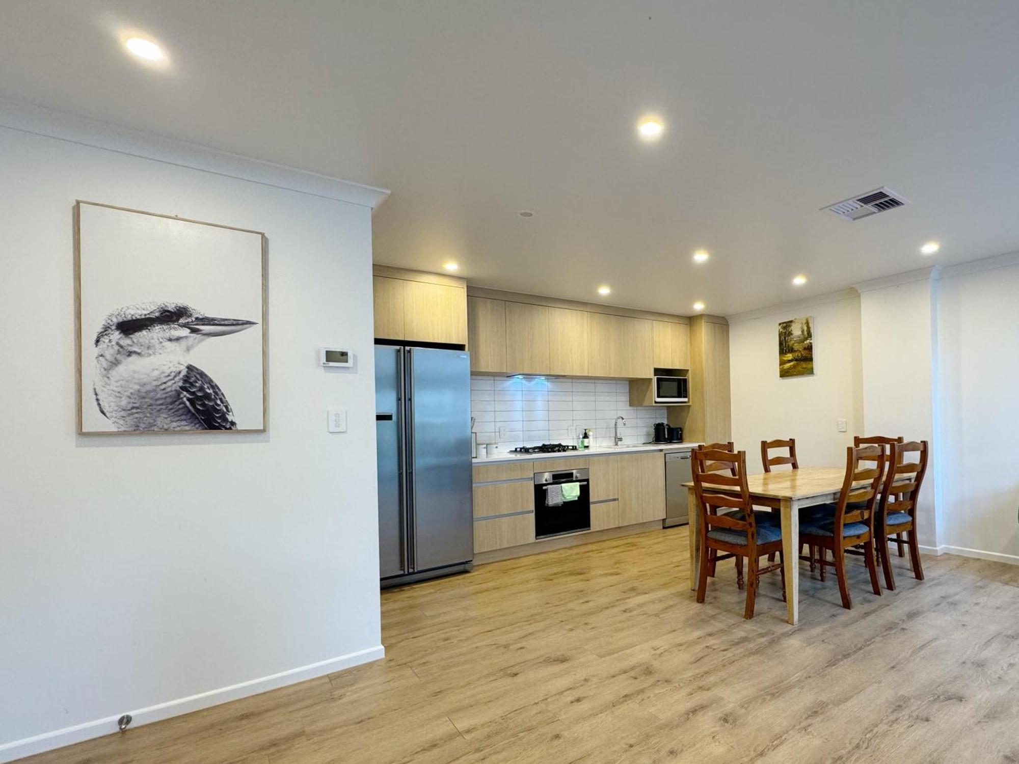 No Party Allowed, Entire Brand New 3 Bedroom Townhouse, Free Unlimited Fibre Wifi And Free Parking Wellington Eksteriør billede