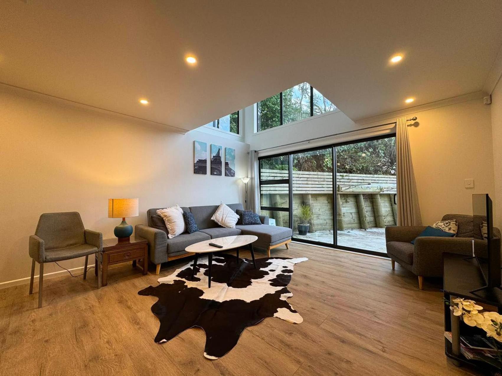 No Party Allowed, Entire Brand New 3 Bedroom Townhouse, Free Unlimited Fibre Wifi And Free Parking Wellington Eksteriør billede